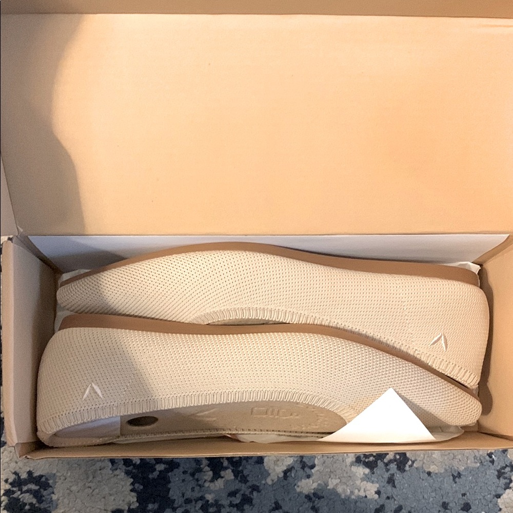 Vivaia NEW Aria 5° flats in Almond